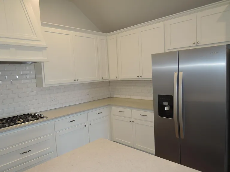 708 Newberry Ln — Photo 7
