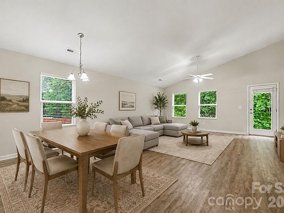 3rd image of 1804 Woodbridge Dr