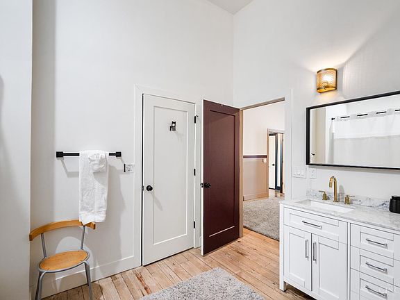 39th image of 1835 Baymiller St
