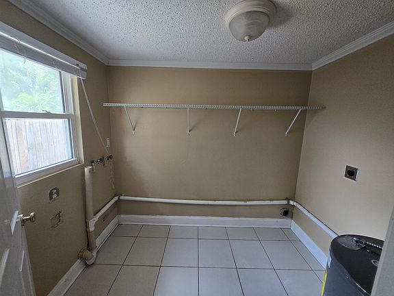 4th image of 1630 Summerdale Dr S