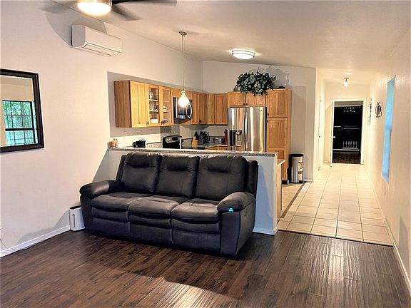 3rd image of 212 Varsity Cir