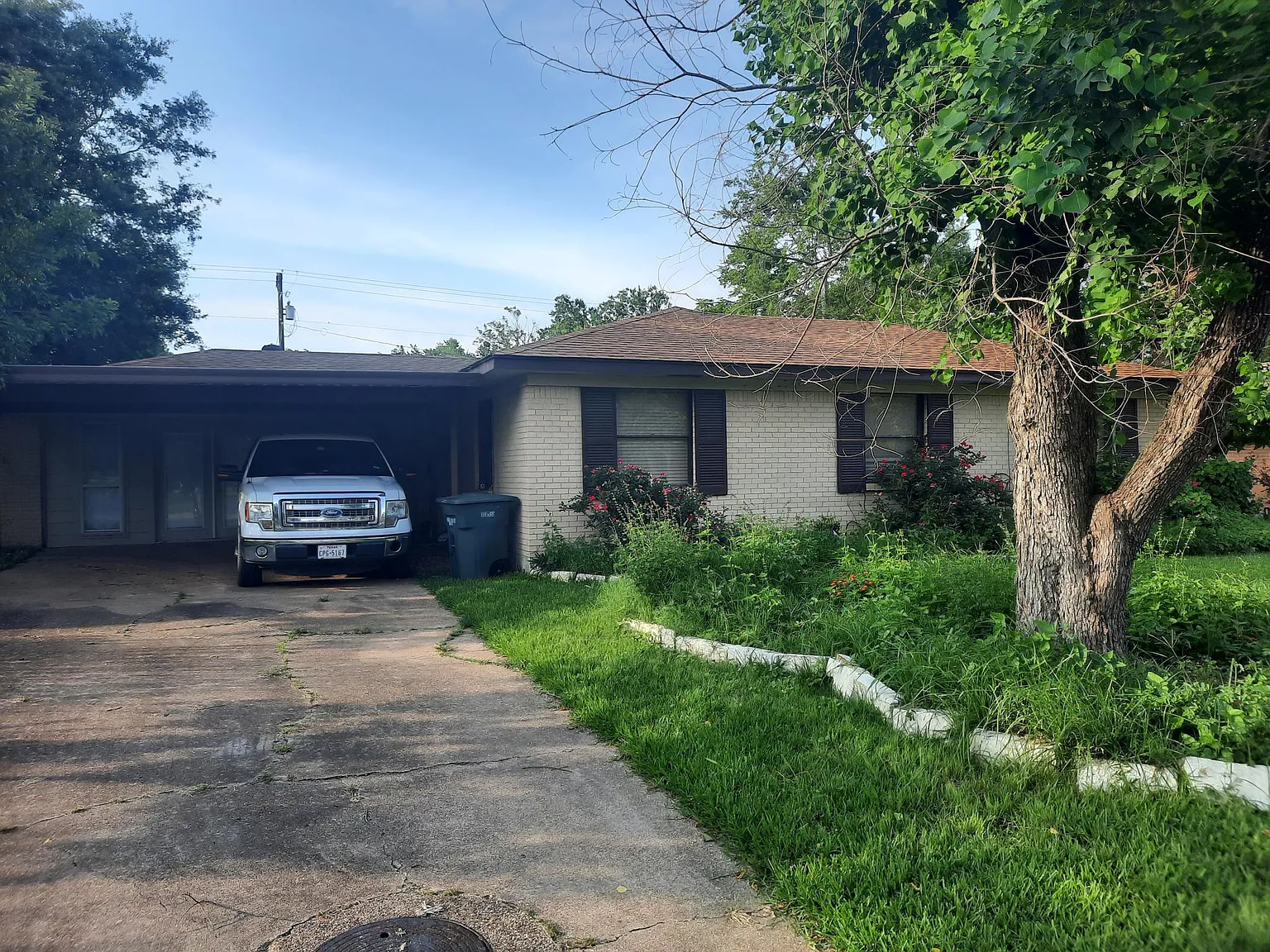 3 bed, 1.5 bath, 1684 sqft, $1,950 — Photo 1