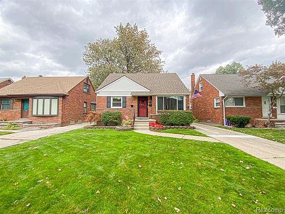 3rd image of 20417 Country Club Dr