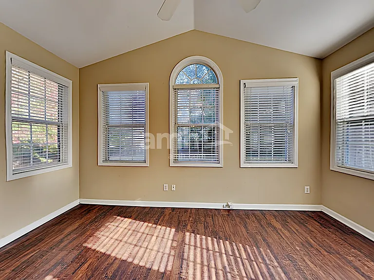 1852 Clear Springs Ln — Photo 23