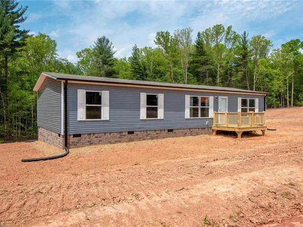 493 Breeze Hill Rd, North Wilkesboro, NC 28659