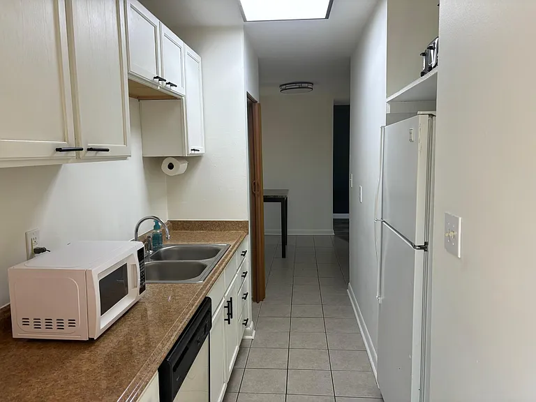 877 Virginia Ave — Photo 2