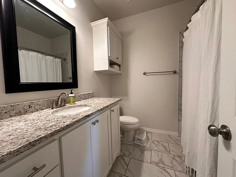 5923 NE Yorktown Ct — Photo 13