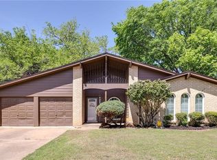 2213 Highcrest Dr, Bedford, TX 76022