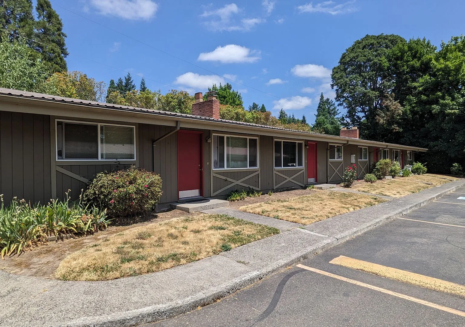 West Slope Apartments — Photo 2