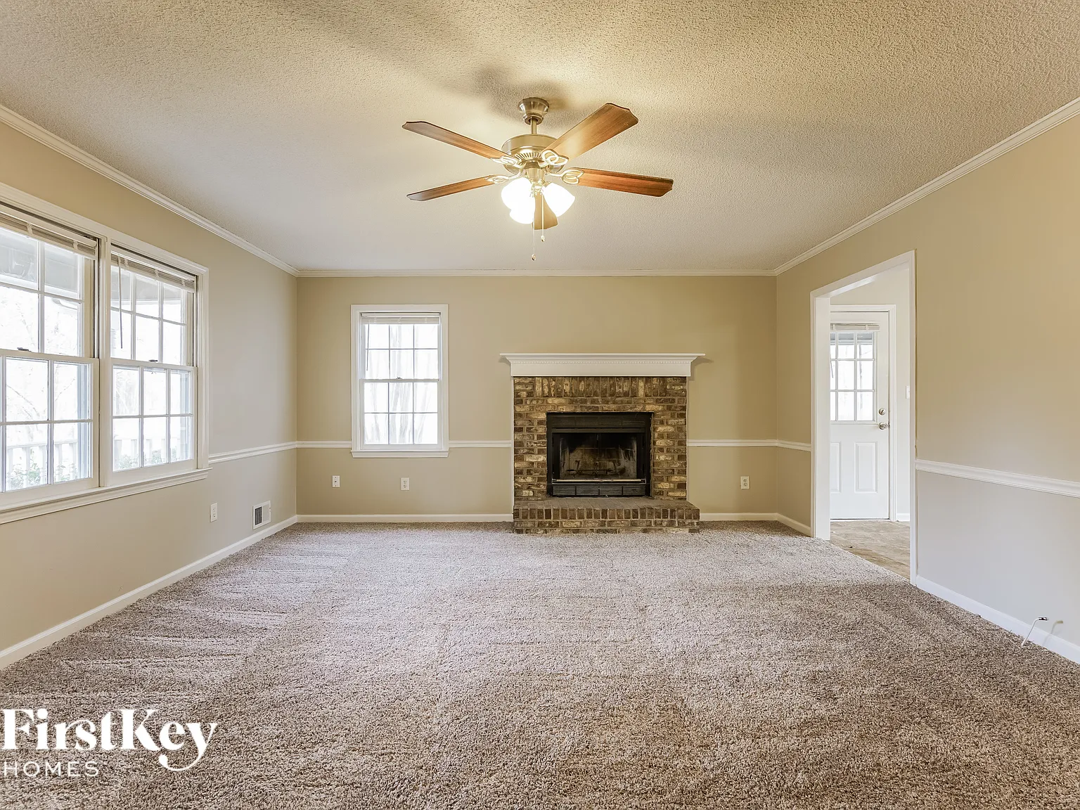 3 bed, 2.0 bath, 1480 sqft, $2,080 — Photo 4