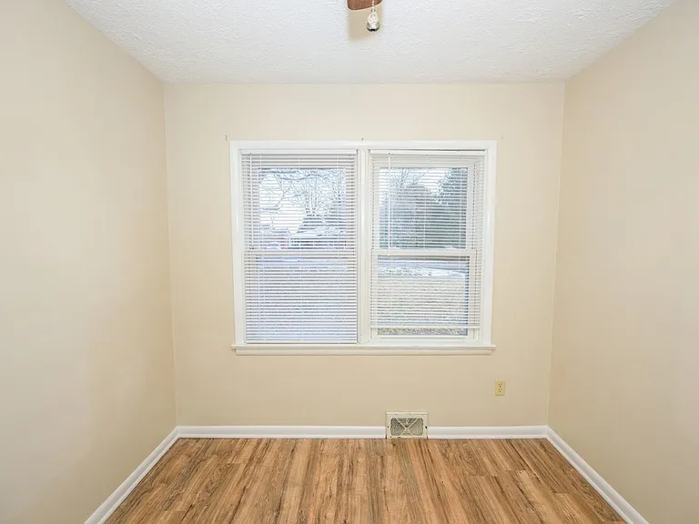 1033 Fairview Ave — Photo 14