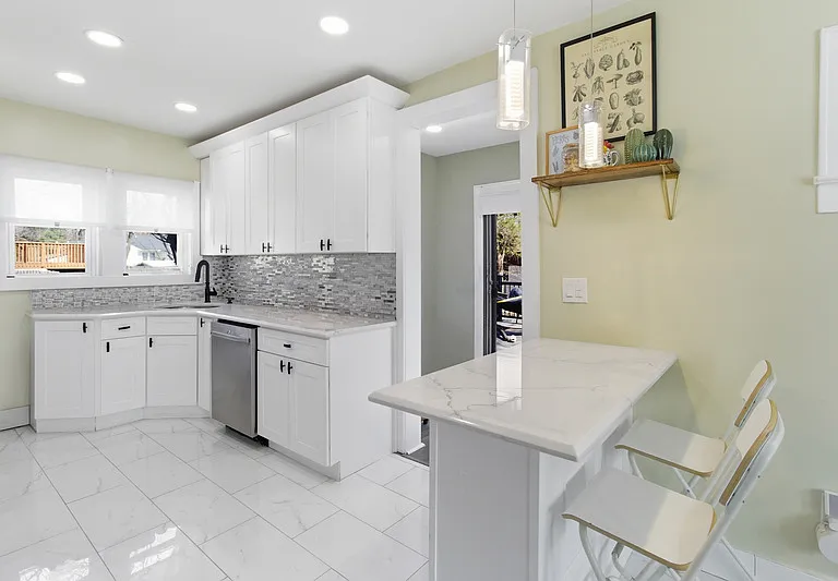 925 Plainfield Ave — Photo 8
