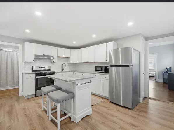 220 University Ave #1, Lowell, MA 01854
