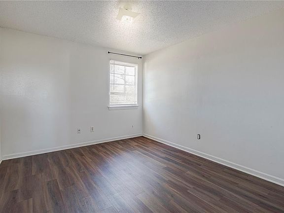 5th image of 57 Brandon Hall Dr APT D