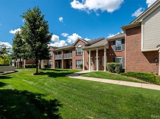 28203 Chesapeake Cir, Walled Lake, MI
