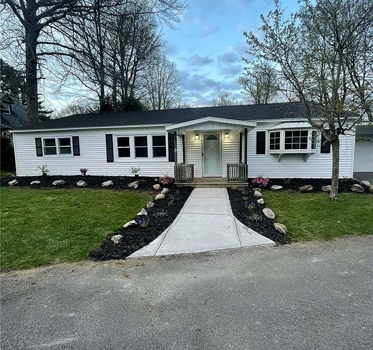 1st image of 702 Jervis Ave