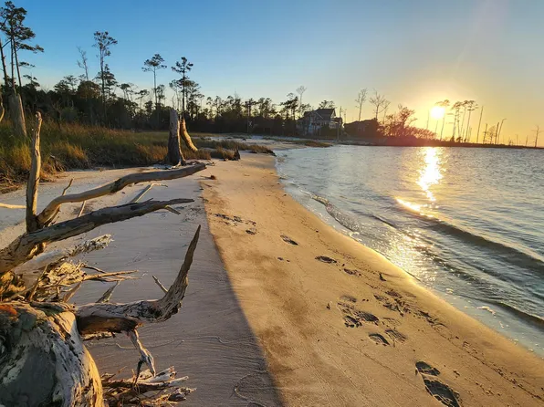 748 Sandy Point Drive, Beaufort, NC 28516
