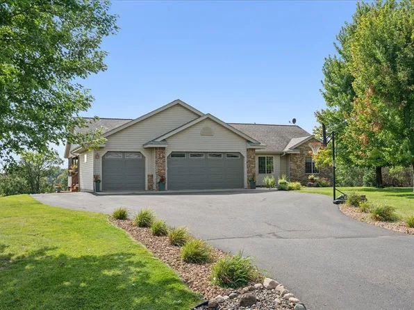 1371 Peninsula Rd, New Richmond, WI 54017
