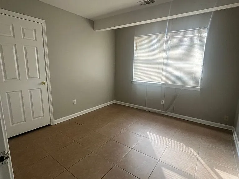 4016 Rhodes Ave — Photo 7