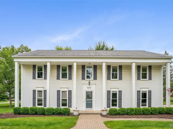 5441 Langlewood Dr, West Bloomfield, MI 48322