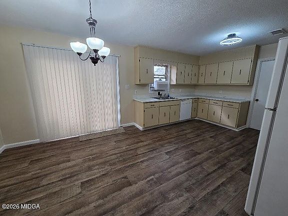 5th image of 2412 Shea Dr