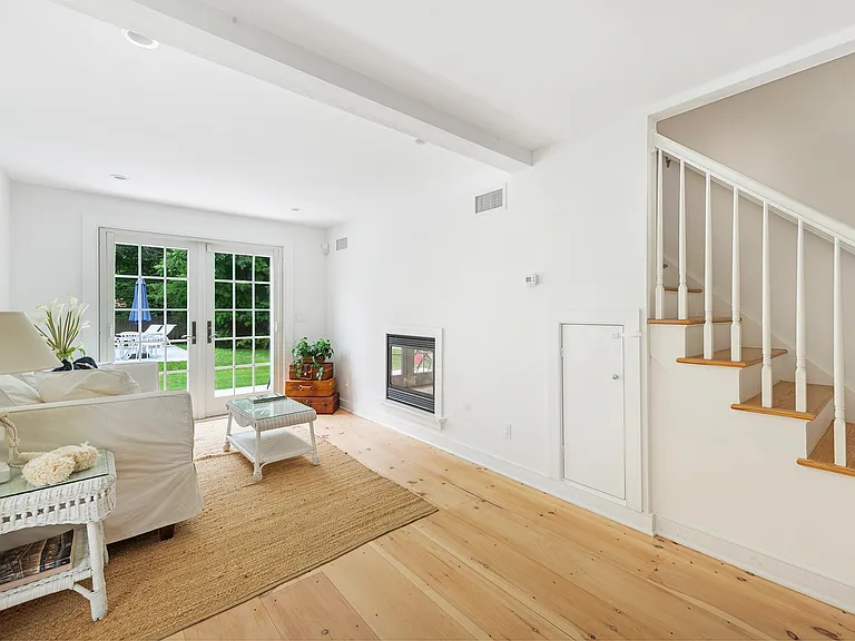 57 Osborne Ln — Photo 16