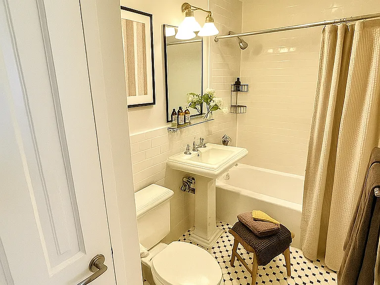 401 W 22nd St #2B — Photo 5