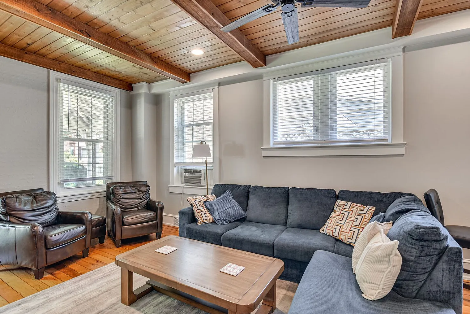 2 bed, 1.0 bath, 893 sqft, $4,902 — Photo 1