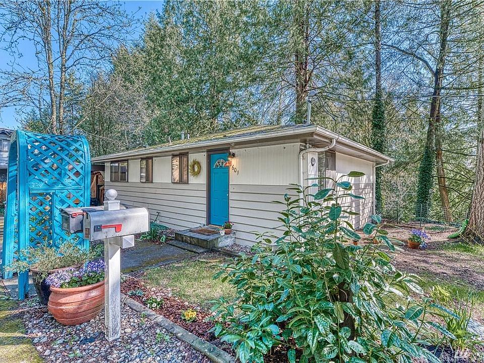 1st image of 601 Adele Ave