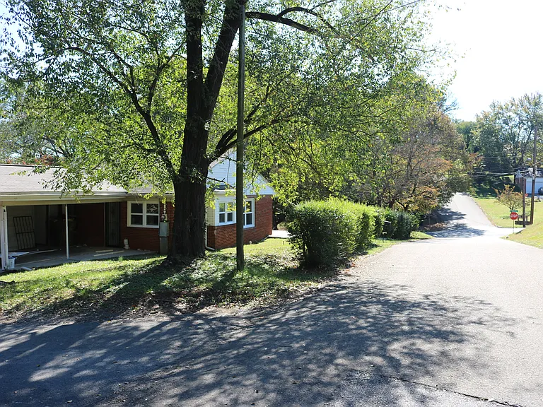 2301 Brooks Ave — Photo 4