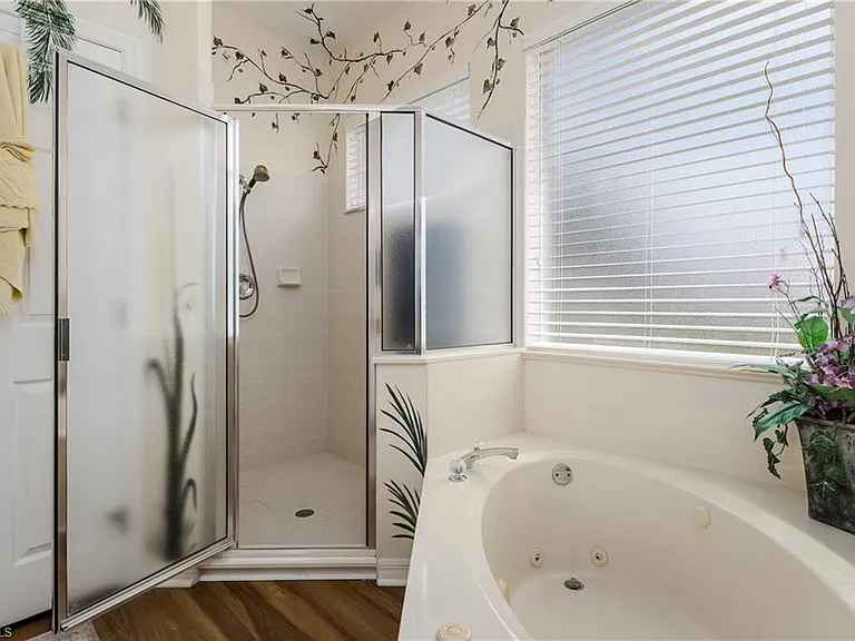 28460 Highgate Dr — Photo 23