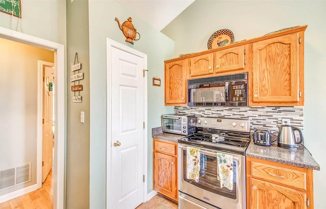 4 bed, 1800 sqft, $2,195 — Photo 4