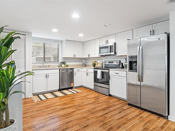 3rd image of 1000 WINDERLEY PLACE #141