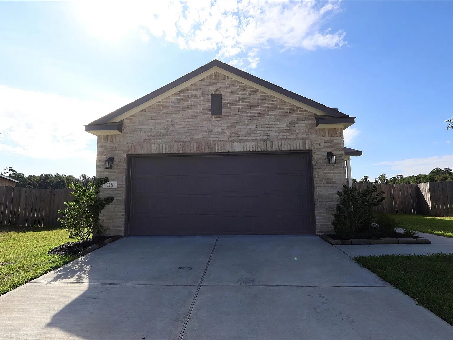4 bed, 2.5 bath, 2315 sqft, $2,500 — Photo 1