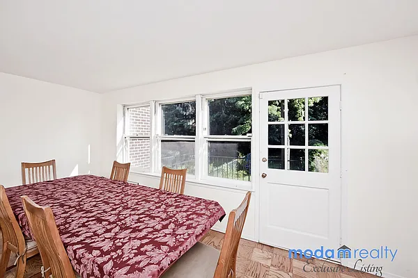 Sold by Moda Realty | media 5