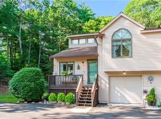 27 White Birch Ct, North Kingstown, RI 02852