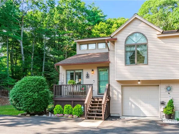 27 White Birch Ct, North Kingstown, RI 02852