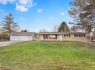 503 Memory Ln, Hartland, WI 53029
