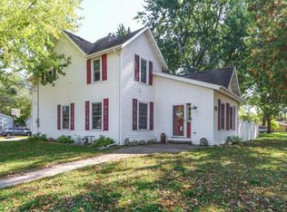 1103 Berlin St, Waupaca, WI 54981