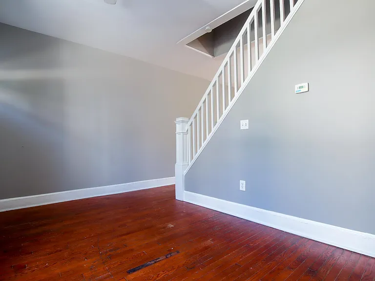 475 Krams Ave — Photo 2