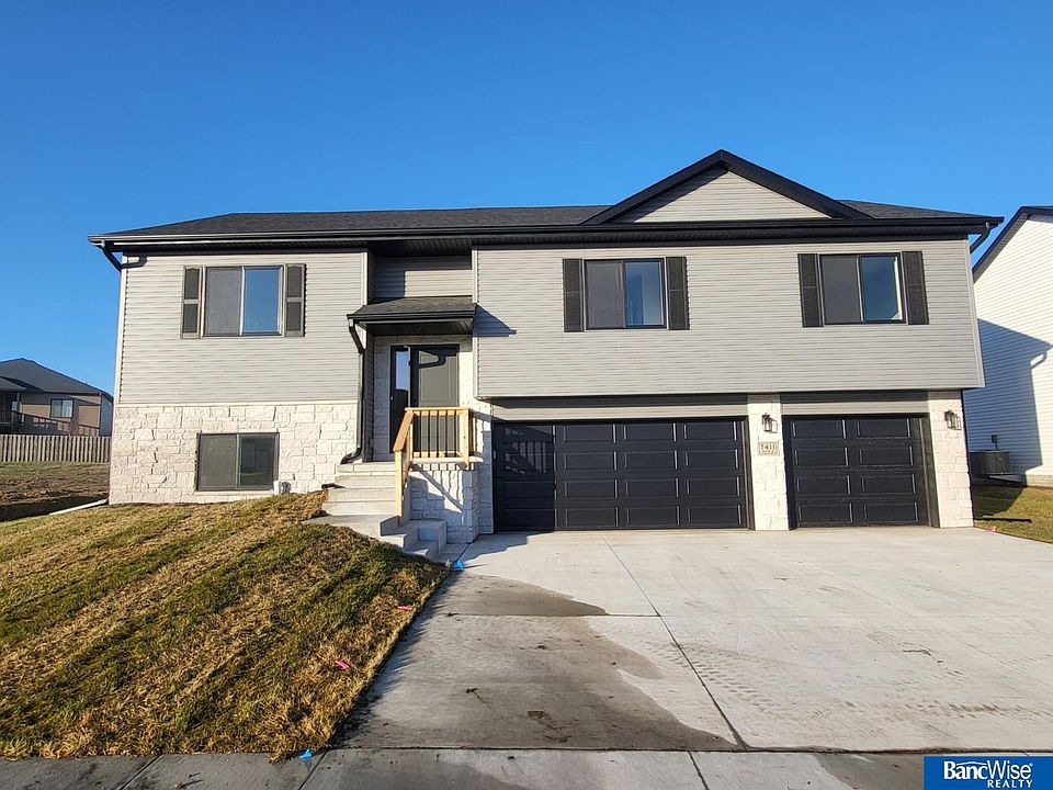 1st image of 7411 Maxine Dr