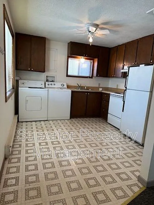 2 bed, 1.0 bath, 650 sqft, $800 — Photo 2