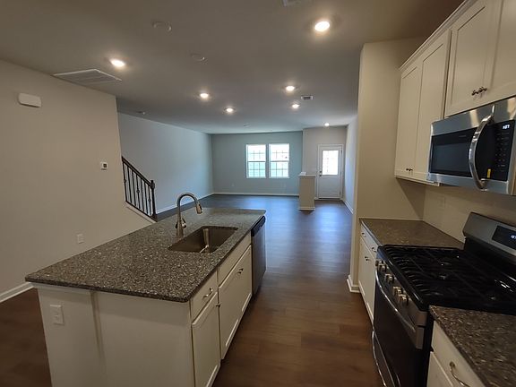 5th image of 15740 House St