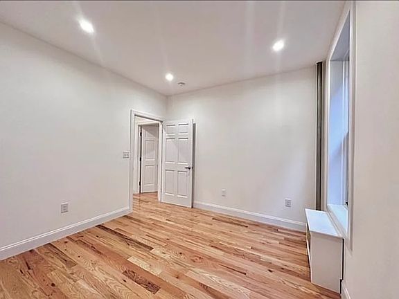 5th image of 228 E 26th St #2Y