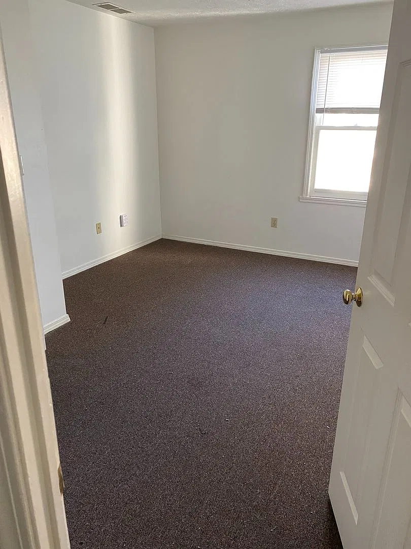 2 Bedroom Townhouse in the Heart of Ellettsville — Photo 2