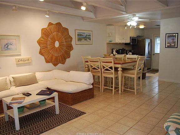 3rd image of 45 Queens Folly Rd APT 520