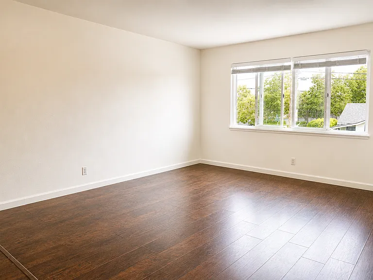 9940 Walnut St — Photo 4