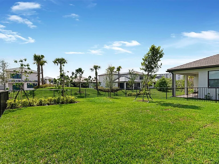 4470 Waterside Dr — Photo 3