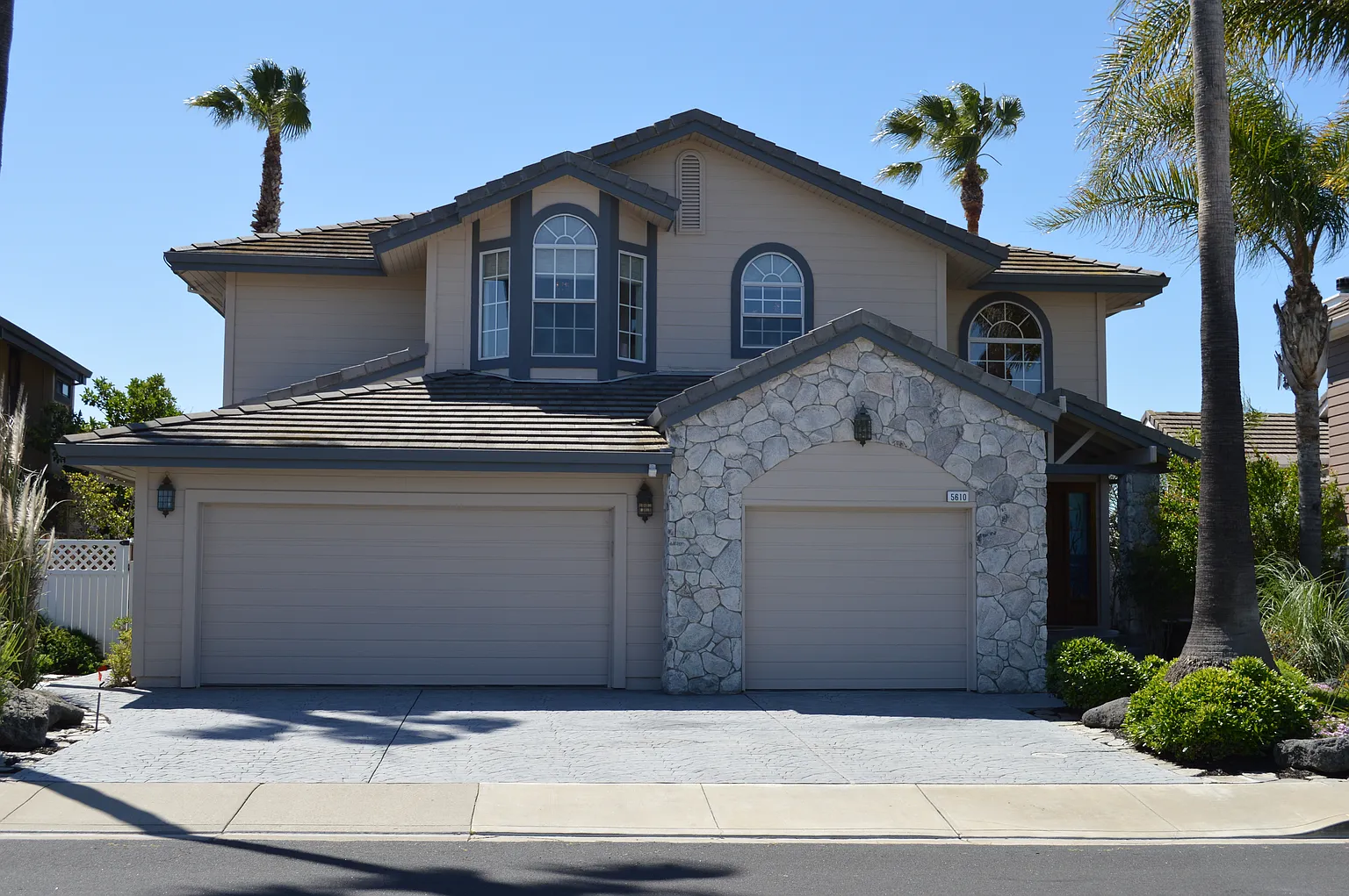 5610 Starboard Dr photo 1