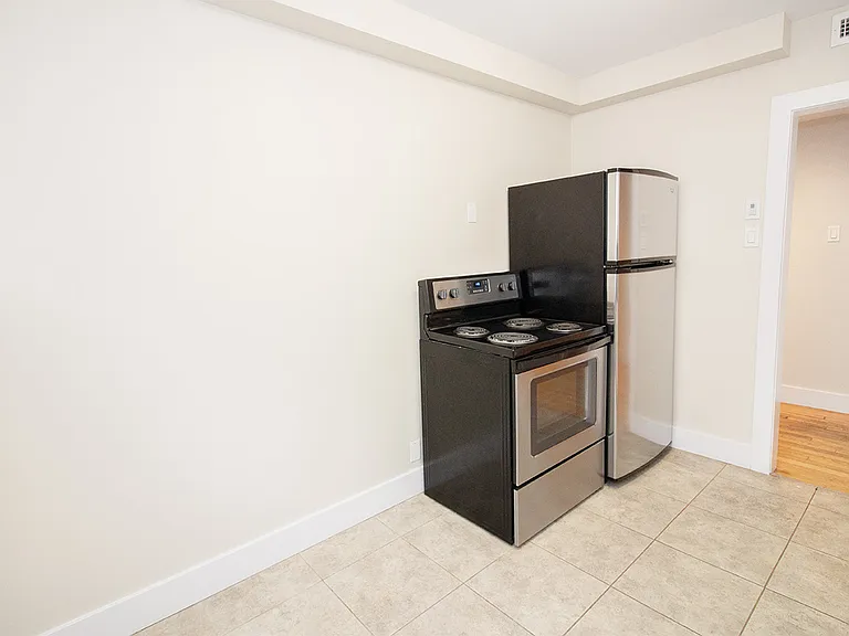 321 Enfield Cres #3 — Photo 7